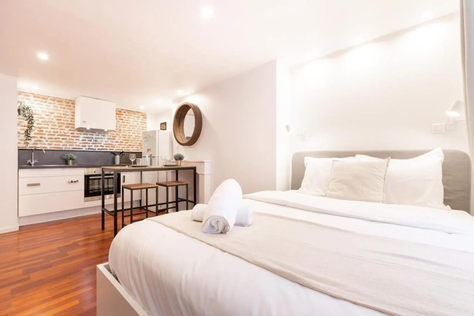 Old Lille - Studio Ideally Located ! contacts